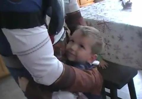 VIRALUL PRIMĂVERII A scăpat din ghearele morţii şi i-a făcut fiului său cea mai neaşteptată supriză de ziua lui. Întâlnirea care a impresionat milioane de oameni | VIDEO