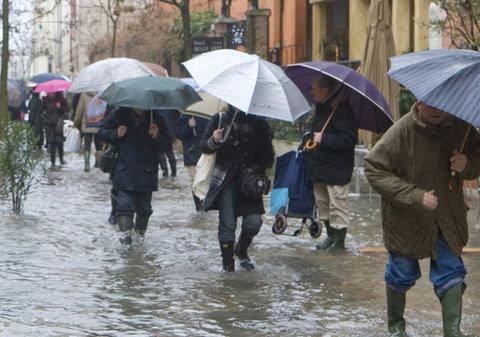 ORA 18:00! Intră în vigoare CODUL PORTOCALIU de vijelii! VEZI HARTA! Trimite imagini pe subiecte@libertatea.ro 