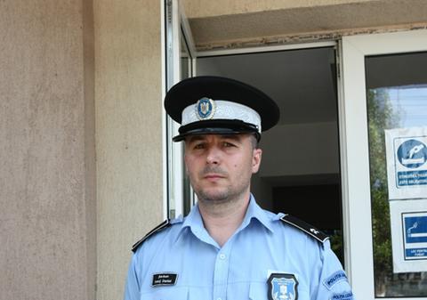 S-a bătut cu trei derbedei ca să salveze câteva femei