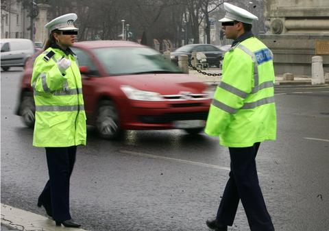 Poliţişti, bătuţi într-o secţie din Capitală
