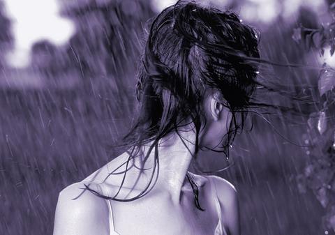 PROGNOZA METEO | Vreme instabilă, ploi, descărcări electrice. Vezi temperaturile de azi şi mâine