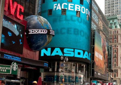 DEZASTRUL FACEBOOK! Procese şi anchete după ce acţiunile companiei au scăzut cu 18% la doar câteva zile de la listarea la bursă