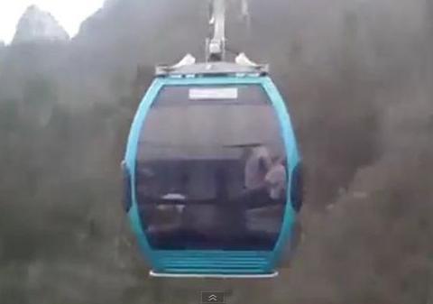 14 turiști, între care o gravidă, blocați în telecabina de pe Cetatea Deva