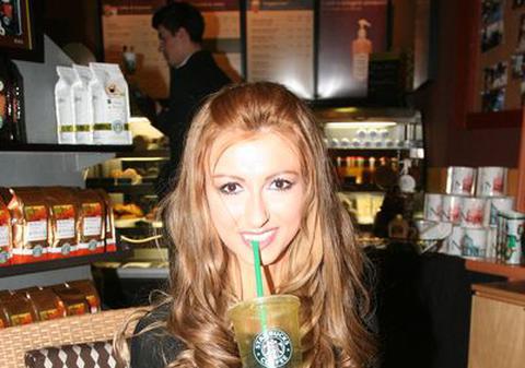 Andreea Bălan îşi sărbătoreşte astăzi ziua de naştere. La mulţi ani!