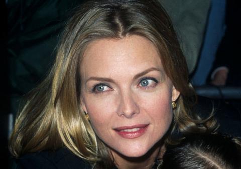 Aşa arăta acum 16 ani. Azi, lumea exclamă: "IMPOSIBIL, CEVA NECURAT E LA MIJLOC!" Michelle Pfeiffer, imaginea care TE VA ŞOCA! FOTO