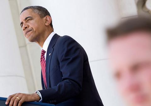OBAMA, cum nimeni nu l-a văzut până acum! Cel mai puternic om de pe planetă ŞI-A IEŞIT DIN MINŢI! VIDEO
