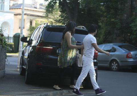 EXCLUSIV | Pepe şi-a dus soţia la ginecolog pe strada lui Zăvo! Află ce a spus Oana despre asta!