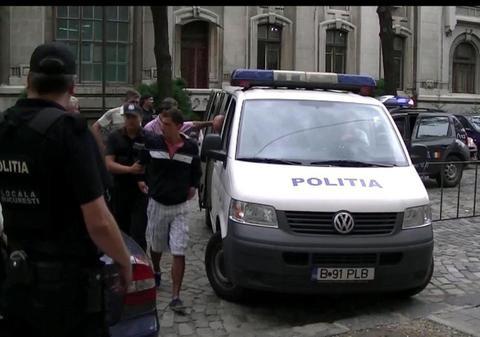 Fostul șef al Poliției locale centrale va fi judecat după ce împreună cu subalternii săi a tocmit o firmă externă să facă treaba polițiștilor locali