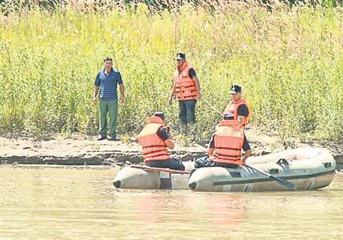 Un pescar a găsit trupul unui bărbat înecat de o săptămână în râul Siret