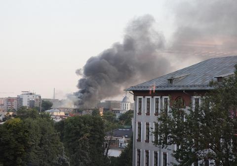 Flăcări în Capitală. O clădire de pe Popa Nan a luat foc