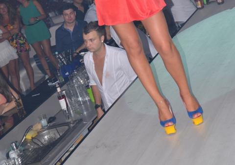 "Miss Tanga" Loredana Chivu a făcut furori pe podium, în culori tari! | FOTO