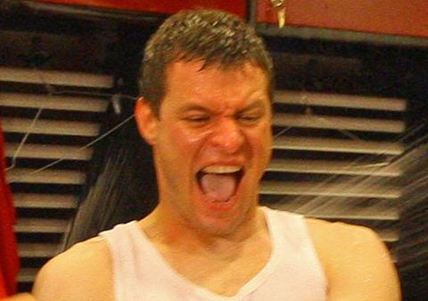 Ca-n vestul sălbatic! Marius Niculae şi Daniel Stanciu s-au bătut în trafic! Oficialul vasluian, aruncat de pe pod!