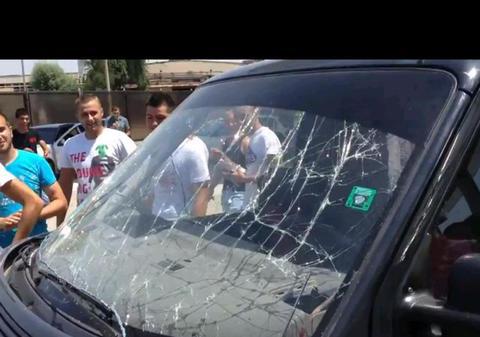 Ia uite ce-a păţit PARBRIZUL unei MAŞINI cu un SISTEM AUDIO DE 160db| VIDEO 