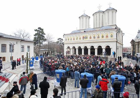 PATRIARHIA ROMÂNĂ, profit MAI MARE decât MC DONALD'S
