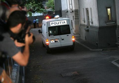 Doi şefi din ANAF, arestaţi preventiv. Senatorul Cezar Măgureanu are interdicţie de a părăsi ţara