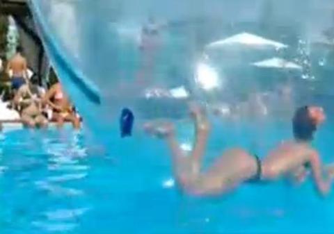 BUNĂCIUNEA DESPUIATĂ din BULĂ, fata care i-a incins pe bărbaţi la piscina la care s-au dus să se răcorească | FOTO