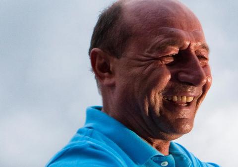 RITUALUL MISTIC al lui BĂSESCU. Ce face preşedintele suspendat în fiecare zi. Plus un DETALIU FABULOS