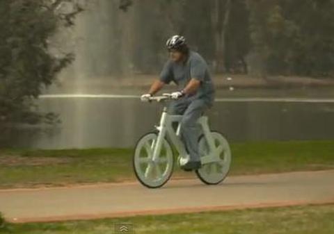 A apărut bicicleta din carton care are un cost de producţie de doar 10 dolari | VIDEO