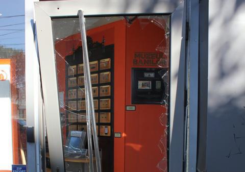 A intrat cu BMW-ul într-o bancă