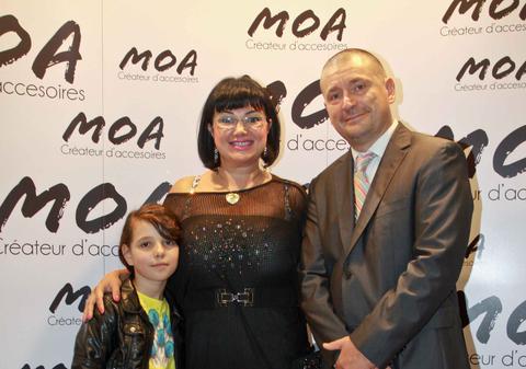 Fiica Ozanei Barabancea cheltuie banii mamei pe mărgele