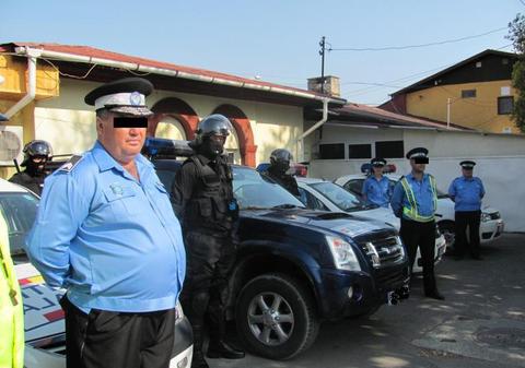 Locul din România unde POLIŢIŞTII NU AU VOIE SĂ POARTE LANŢURI DE AUR LA GÂT... Vezi ce-i paşte!