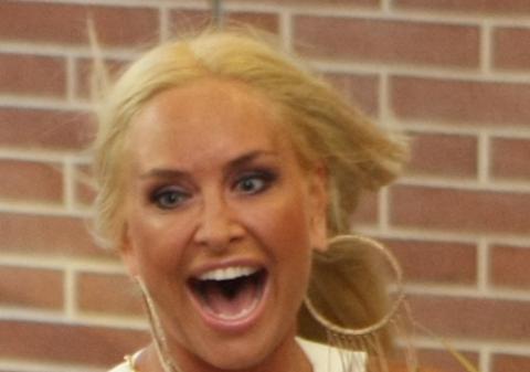 Ce gură mare are Vica!