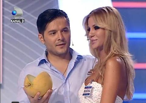 Marina Dina, SĂRUT PASIONAL la Roata norocului! Realitatea bate ORICE IMAGINAŢIE!