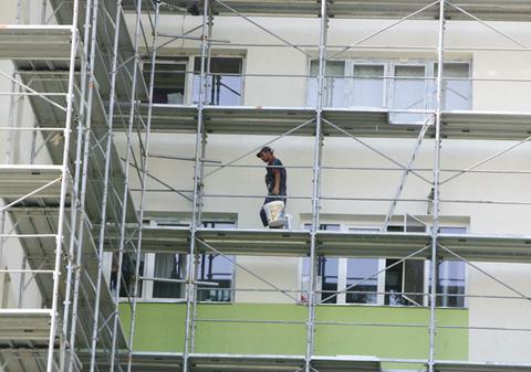 Primarul Marian VANGHELIE, acuzat că a dat contracte cu dedicație pentru reabilitarea blocurilor