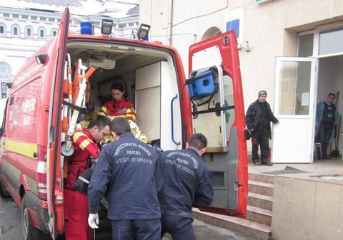 Tânără de 16 ani, găsită spânzurată în casă