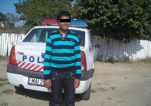 Elev de clasa a VIII-a, bătut în curtea şcolii de mama unui coleg