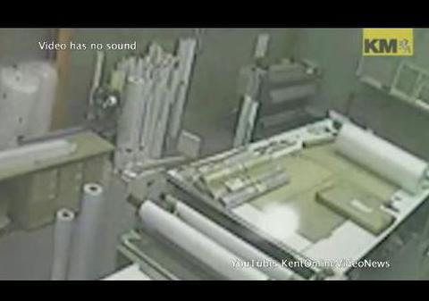 O fantomă a fost filmată într-o fabrică de hârtie! | VIDEO