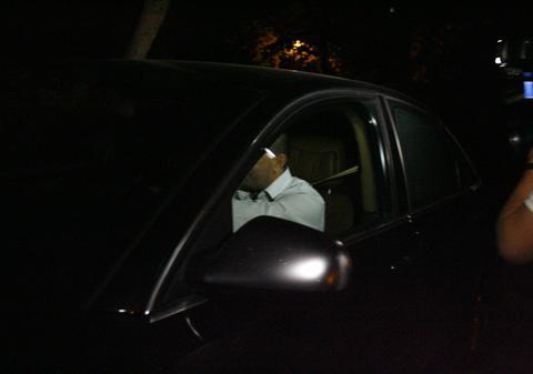 Zsolt, ți-a fost frică să-i dai tu buchetul? Csergo și-a trimis șoferul să ducă florile în casă, la Nicoleta Luciu