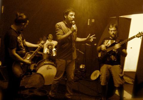 Dupa 16 ani la Viţa de Vie, Sorin Dănescu revine cu nou proiect muzical! | VIDEO