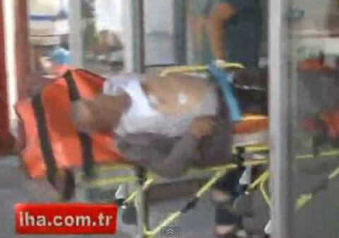 ACCIDENT STUPID! Uite cum au scăpat asistenţii pacientul de pe targă  | VIDEO INCREDIBIL