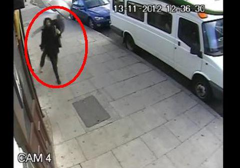 Filmarea aceasta i-a REVOLTAT pe englezi! O tânără, lovită cu brutalitate de un străin pe stradă | VIDEO ŞOCANT