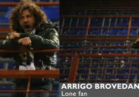 A făcut show în Italia: A fost singurul fan care şi-a susţinut echipa într-un meci în deplasare. Vezi ce i-au făcut suporterii gazdelor! | VIDEO