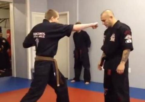 Filmul ăsta RUPE! Uite cum se poate transforma o glumă bună într-un viral pe INTERNET! | VIDEO