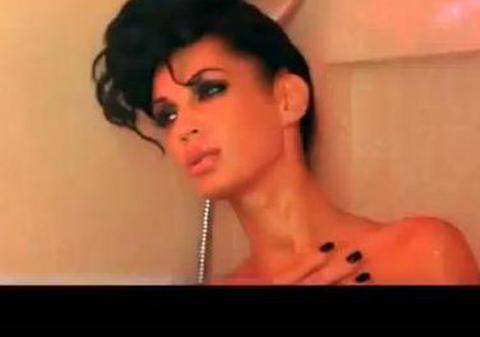 Imaginile care vor aprinde România! Nicoleta Luciu, goală sub duş! | VIDEO