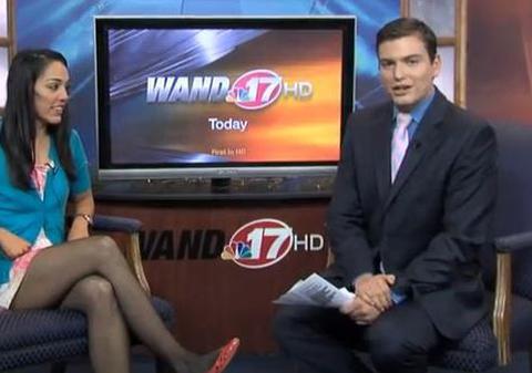 Un jurnalist şi-a cerut iubita în căsătorie la televizor | VIDEO