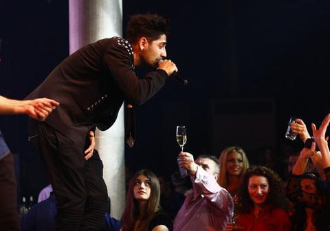 Connect-R a înnebunit modelele, în club