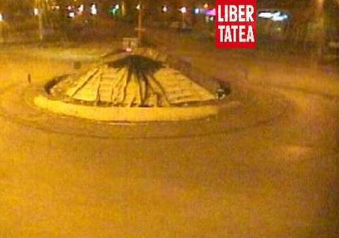 Un şofer beat criţă a intrat cu maşina într-un chioşc de ziare