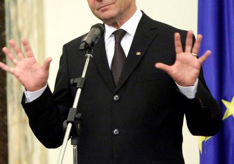 Băsescu: ”Garantez autorităţilor britanice şi celor îngrijoraţi că românii nu vor INVADA Marea Britanie”. Care este ARGUMENTUL?