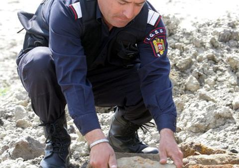 Grenadă găsită în parc