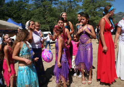 Un europarlamentar român se bate la Strasburg pentru TOŢI ROMII din Europa!