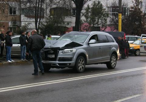 Accident în lanţ din cauza unei şoferiţe