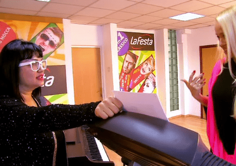 Anda Adam, obligată să cânte alergând pe banda rulantă: "Eu şi când dorm alerg!" | FOTO