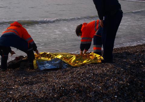 Cadavrul unei femei, găsit pe o plajă din Constanţa