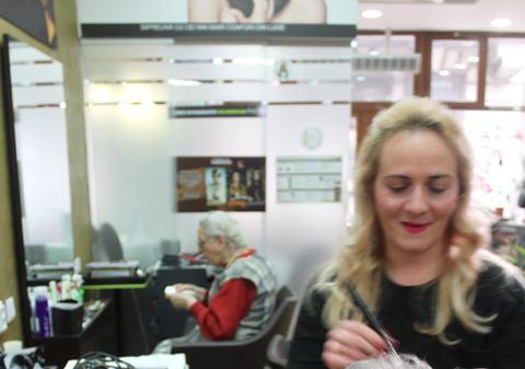 Un grup de bătrâne din Capitală a primit un cadou inedit de Mărţişor