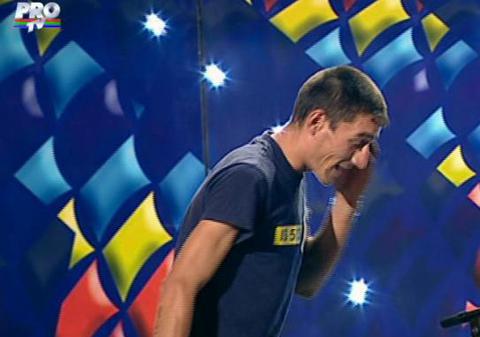 Mai PENIBIL de aşa nu se poate! Iată concurentul care s-a FĂCUT DE RÂS la "Românii au talent"!