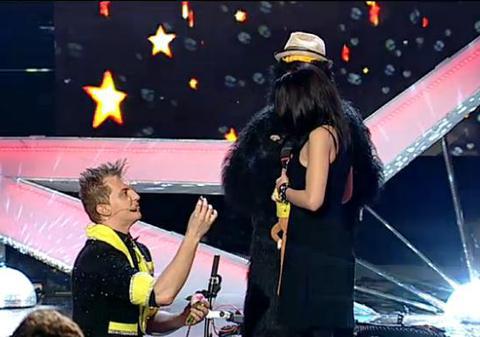 CERERE ÎN CĂSĂTORIE PE BUNE, ÎN DIRECT, la "Românii au talent"! FOTO